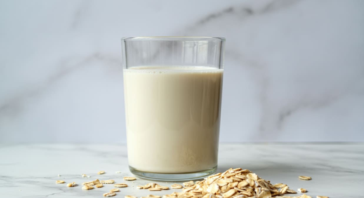 Oat Milk Nutrition: How Healthy Is Oat Milk? 
